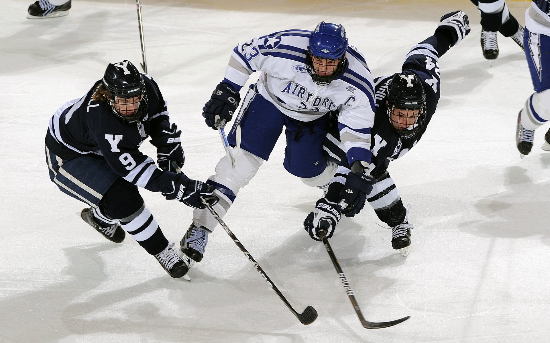 里奇·麦考退役后依然影响着橄榄球世界,麦考利和迈克杰逊是好友